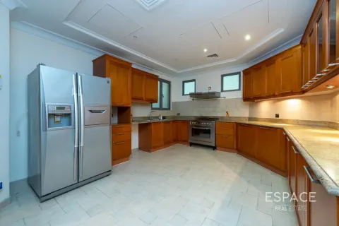 Villa sa Palm Jumeirah, Dubai, UAE 4 silid-tulugan, 465 sq.m. № 649483 - larawan 6