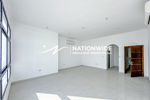 Vila u gradu Abu Dhabi, UAE 5 spavaće sobe, 1058 m2 Br. 678597 - Slika 2