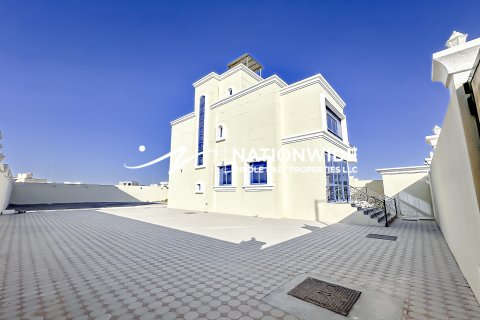 Vila u gradu Abu Dhabi, UAE 5 spavaće sobe, 1058 m2 Br. 678597 - Slika 16