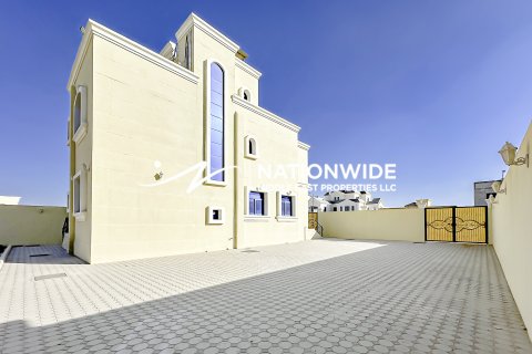 Villa à Abu Dhabi, EAU: 5 chambres, 1058 m2 № 678597