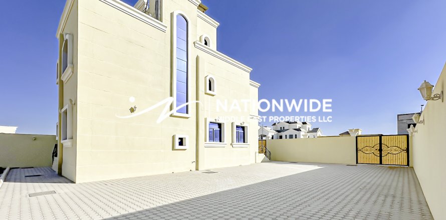 Vila u gradu Abu Dhabi, UAE 5 spavaće sobe, 1058 m2 Br. 678597
