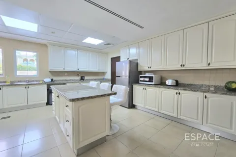 וילה להשכרה ב Arabian Ranches, Dubai, איחוד האמירויות  4 חדרי שינה, 361 מ"ר, מספר 738410 - תמונה 6