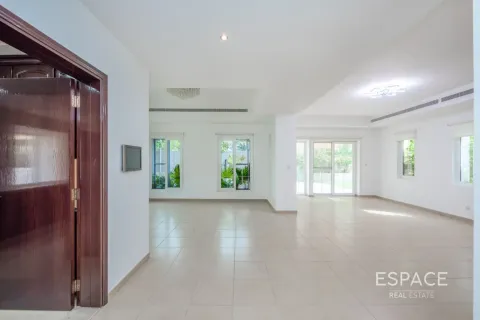 וילה להשכרה ב Arabian Ranches, Dubai, איחוד האמירויות  4 חדרי שינה, 361 מ"ר, מספר 738410 - תמונה 3