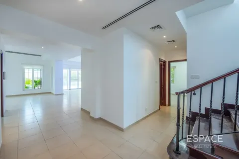 וילה להשכרה ב Arabian Ranches, Dubai, איחוד האמירויות  4 חדרי שינה, 361 מ"ר, מספר 738410 - תמונה 2