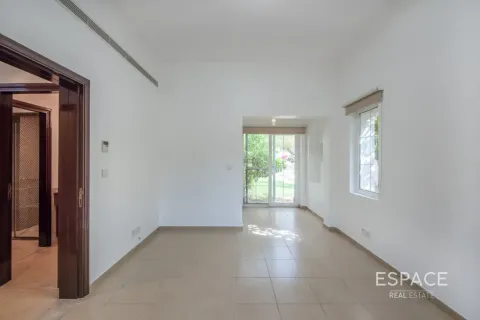 וילה להשכרה ב Arabian Ranches, Dubai, איחוד האמירויות  4 חדרי שינה, 361 מ"ר, מספר 738410 - תמונה 8