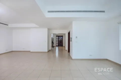 וילה להשכרה ב Arabian Ranches, Dubai, איחוד האמירויות  4 חדרי שינה, 361 מ"ר, מספר 738410 - תמונה 5