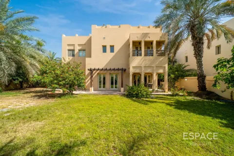 Vila v Meadows, Dubai, SAE 4 spálne, 441 m2 č. 737886