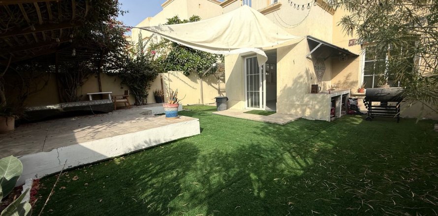 וילה ב Dubai, איחוד האמירויות 2 חדרי שינה, 255.2 מ"ר מספר 758355