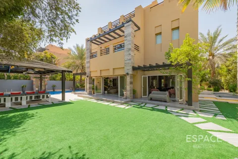 Villa em Arabian Ranches, Dubai, EAU 6 quartos, 557 m2 № 649582