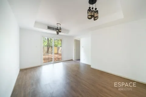 Villa til salg i The Springs, Dubai, UAE 2 soveværelser, 153 kvm № 737762 - foto 4