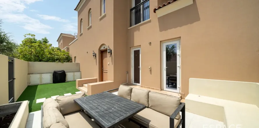 Villa sa Dubai Land, UAE 2 silid-tulugan, 172 sq.m. № 737759