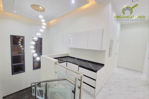 Müüa villa asukohaga Al Yasmeen, Ajman, AÜE: 5 magamistoaga, 325.2 m² Nr 512499 - pilt 9