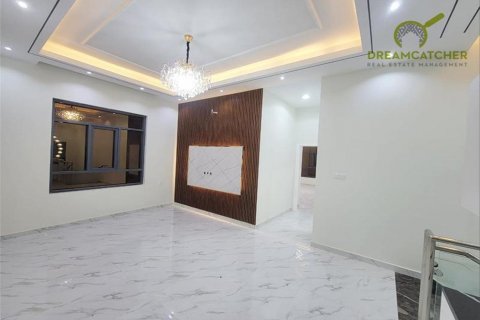 Müüa villa asukohaga Al Yasmeen, Ajman, AÜE: 5 magamistoaga, 325.2 m² Nr 512499 - pilt 12