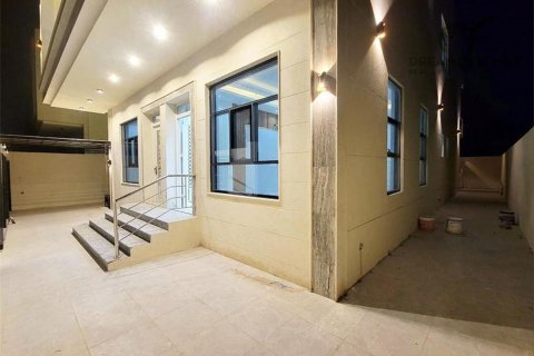 Müüa villa asukohaga Al Yasmeen, Ajman, AÜE: 5 magamistoaga, 325.2 m² Nr 512499 - pilt 2