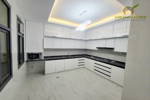Müüa villa asukohaga Al Yasmeen, Ajman, AÜE: 5 magamistoaga, 325.2 m² Nr 512499 - pilt 4