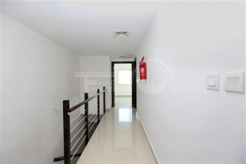 Vila u Al Reef, Abu Dhabi, UAE 2 spavaćih soba, 170.2 m2 Br. 731418 - fotografija 11