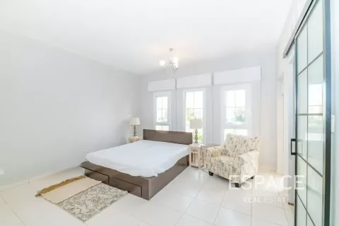 Villa The Springs, Dubaijā, AAE 3 istabas, 228 m2 Nr. 738366 - attēls 11