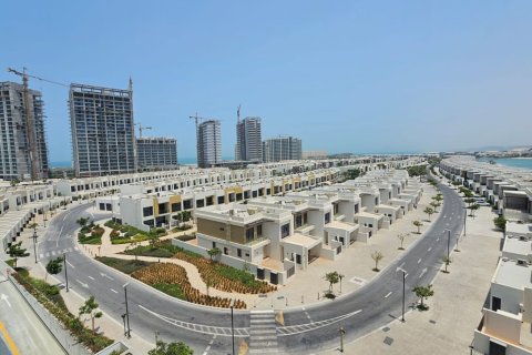 Rijtjeshuis te koop in Ras Al Khaimah, VAE 2 slaapkamers, 235 vr.m., nr 734565 - foto 17