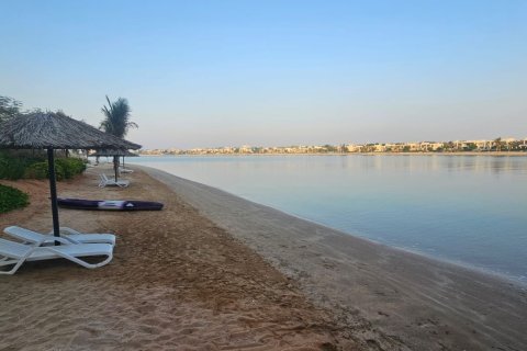 Rijtjeshuis te koop in Ras Al Khaimah, VAE 2 slaapkamers, 235 vr.m., nr 734565 - foto 15