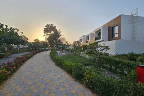 Rijtjeshuis te koop in Ras Al Khaimah, VAE 2 slaapkamers, 235 vr.m., nr 734565 - foto 12