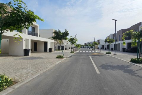 Rijtjeshuis te koop in Ras Al Khaimah, VAE 2 slaapkamers, 235 vr.m., nr 734565 - foto 3