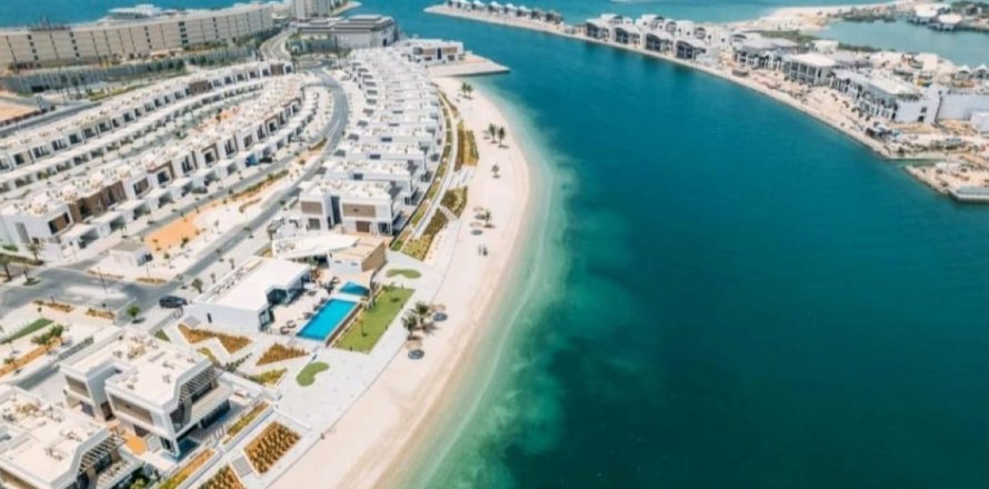 Rijtjeshuis in Ras Al Khaimah, VAE 2 slaapkamers, 235 vr.m. nr 734565