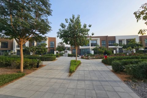 Rijtjeshuis te koop in Ras Al Khaimah, VAE 2 slaapkamers, 235 vr.m., nr 734565 - foto 13