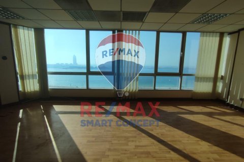 Office in Al Khalidiya, Abu Dhabi, UAE 180 sq.m. № 515227 - photo 4