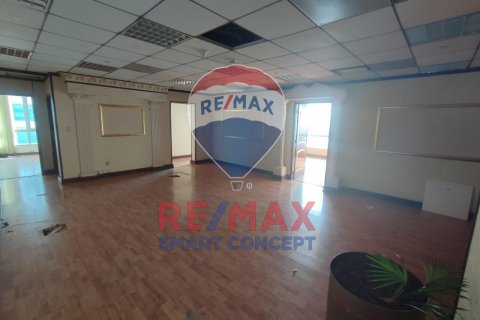Office in Al Khalidiya, Abu Dhabi, UAE 180 sq.m. № 515227 - photo 6