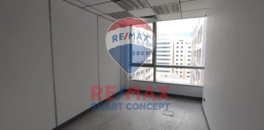 Kancelarija u Al Khalidiya, Abu Dhabi, UAE 182 m2 Br. 515224