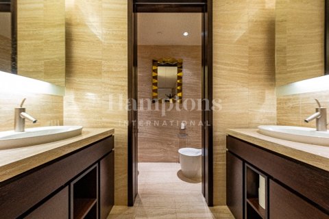Apartamento en alquiler en Burj Khalifa, Dubai, EAU 2 dormitorios, 177.35182700 m2 № 715753 - foto 25