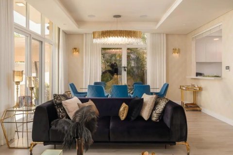 Villa til salg i Dubai, UAE 6 soveværelser, 354.66 kvm № 727014 - foto 4