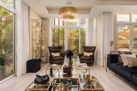 Villa til salg i Dubai, UAE 6 soveværelser, 354.66 kvm № 727014 - foto 3