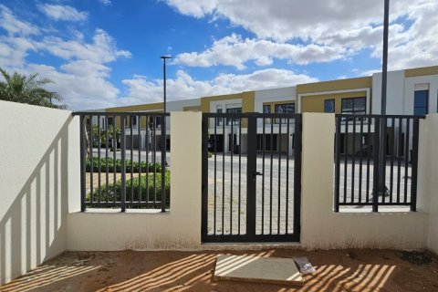 Ras Al Khaimah, UAE의 판매용 타운하우스 침실 2개, 181제곱미터 번호 735097 - 사진 4