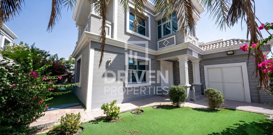 Villa in Falcon City of Wonders, Dubai, VAE: 5 Schlafzimmer, 540.14 m2 Nr. 762400