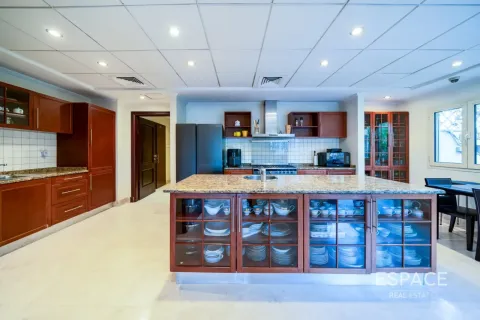 Villa till försäljning i Meadows, Dubai, UAE 6 sovrum, 596 kvm Nr. 737861 - fotografi 12