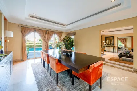 Villa till försäljning i Meadows, Dubai, UAE 6 sovrum, 596 kvm Nr. 737861 - fotografi 11