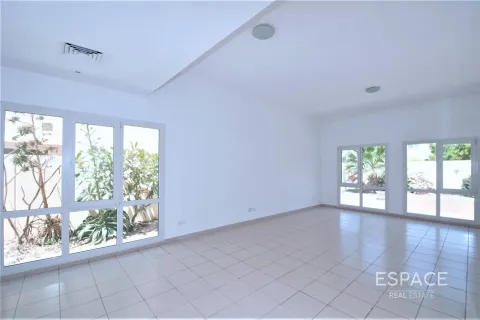 Villa en venta en Meadows, Dubai, EAU 4 dormitorios, 332 m2 № 737863 - foto 12