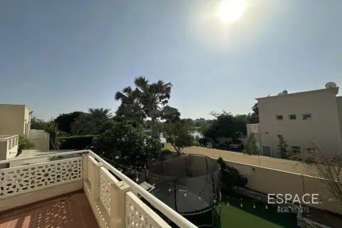 Villa en venta en Meadows, Dubai, EAU 4 dormitorios, 332 m2 № 737863 - foto 2