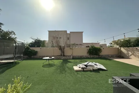 Villa en venta en Meadows, Dubai, EAU 4 dormitorios, 332 m2 № 737863 - foto 3