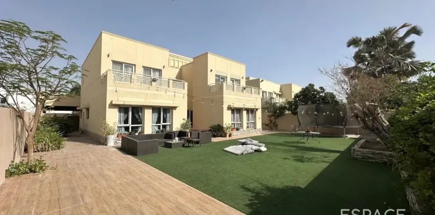 Villa en Meadows, Dubai, EAU 4 dormitorios, 332 m² № 737863