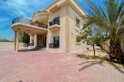 Willa do wynajęcia w Al Barsha, Dubai, ZEA 5 sypialnie, 1393.5 mkw., nr 267888 - zdjęcie 3