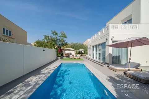 Vila v Meadows, Dubai, SAE 4 spálne, 390 m2 č. 738011 - Fotografia 19