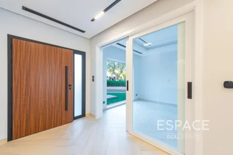 Vila v Meadows, Dubai, SAE 4 spálne, 390 m2 č. 738011 - Fotografia 7