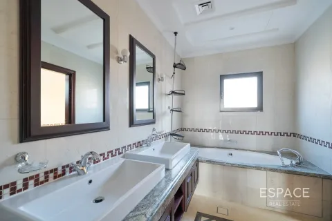 Vila di Palm Jumeirah, Dubai, UAE 6 bilik tidur, 650 meter persegi № 738012 - foto 4
