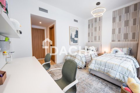 Řadový dům v Dubai Investment Park, SAE 4 ložnice, 245 m² Č.: 706588 - fotografie 6