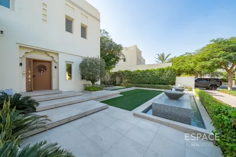 Villa en venta en Arabian Ranches, Dubai, EAU 5 dormitorios, 418 m2 № 738029 - foto 20