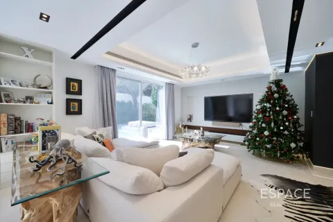 Villa en venta en Arabian Ranches, Dubai, EAU 5 dormitorios, 418 m2 № 738029 - foto 3