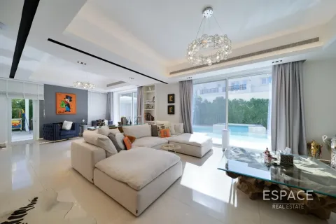 Villa en venta en Arabian Ranches, Dubai, EAU 5 dormitorios, 418 m2 № 738029 - foto 2
