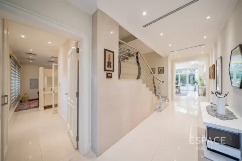 Villa sa Jumeirah Village Triangle, Dubai, UAE 5 silid-tulugan, 448 sq.m. № 738032 - larawan 5